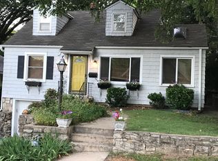 2022 W 48th St, Westwood, KS 66205
