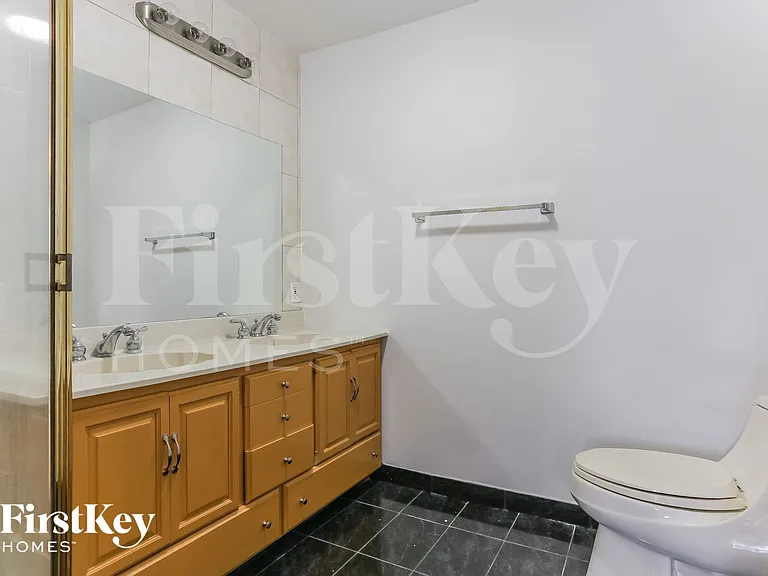 4006 NW 76th Ave — Photo 13