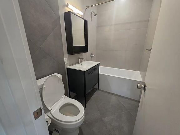 3rd image of 1290 New York Ave #4