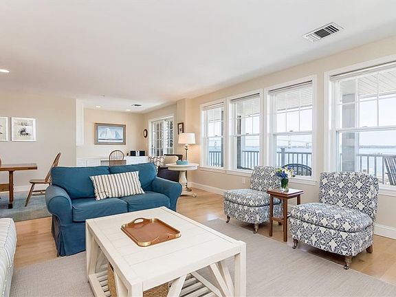 4th image of 53 Conanicus Ave APT 1B