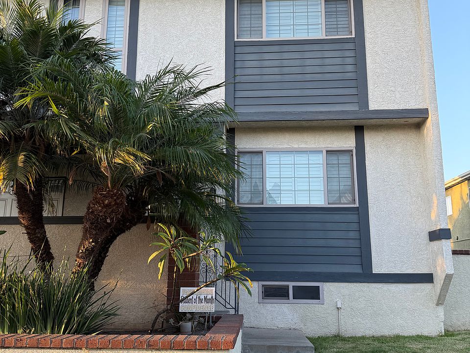 Exterior townhouse