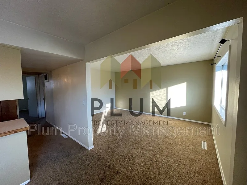 2 bed, 1.0 bath, 715 sqft, $1,395 — Photo 2