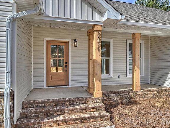 3rd image of 2271 Lee Lawing Rd