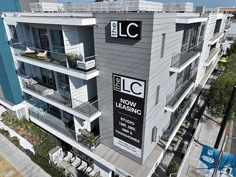 The LC — Photo 27
