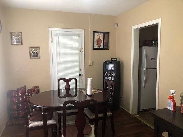 2nd image of 2290 Blain St