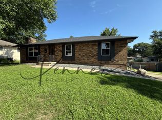 812 SE 14th St, Oak Grove, MO 64075