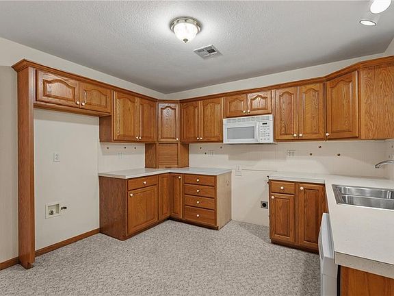 4th image of 1006 S Ridgeway St