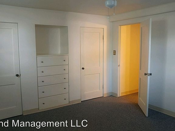 3rd image of 1220 1/2 Custer Ave