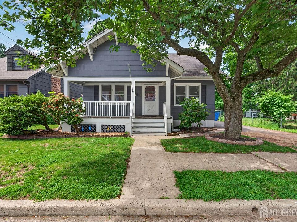 1st image of 119 Maple Pl
