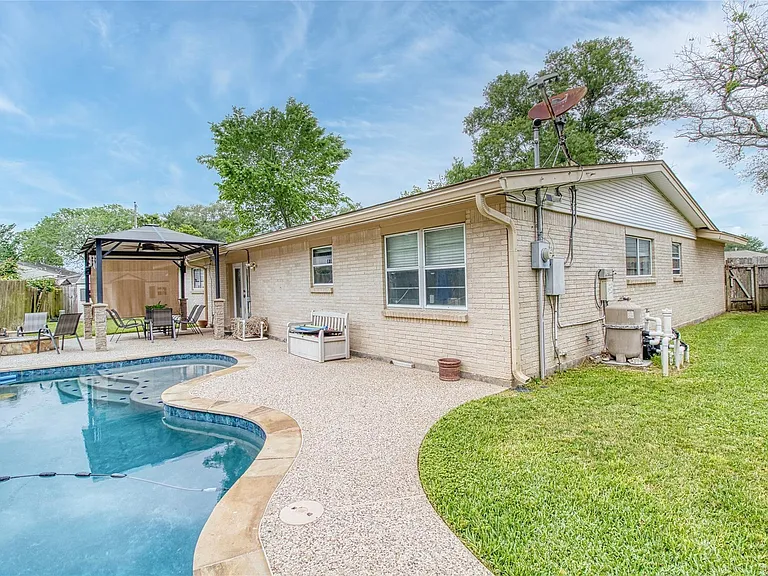 1405 Delabrook Ct — Photo 20
