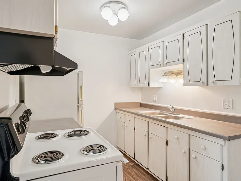 Outer Drive Manor Apartments — Photo 57