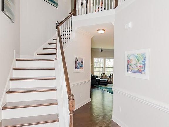 4th image of 569 Crimson Oak Ln