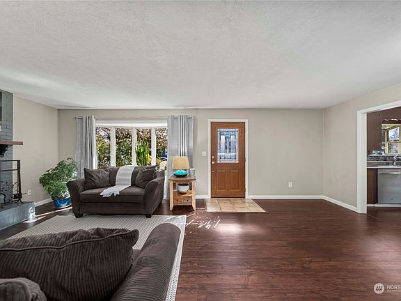 2nd image of 923 7th Avenue NW
