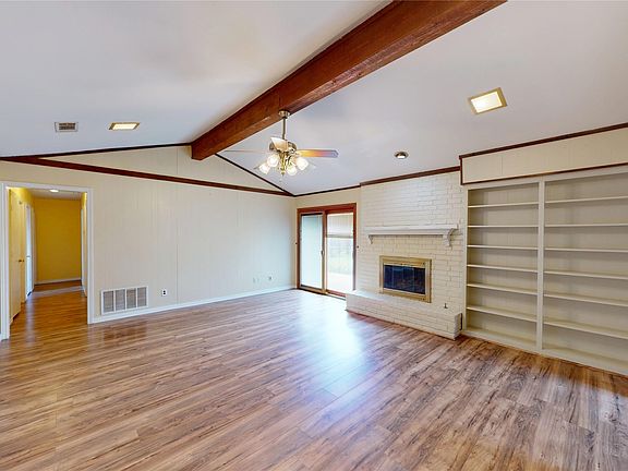 3rd image of 1926 Camden Way