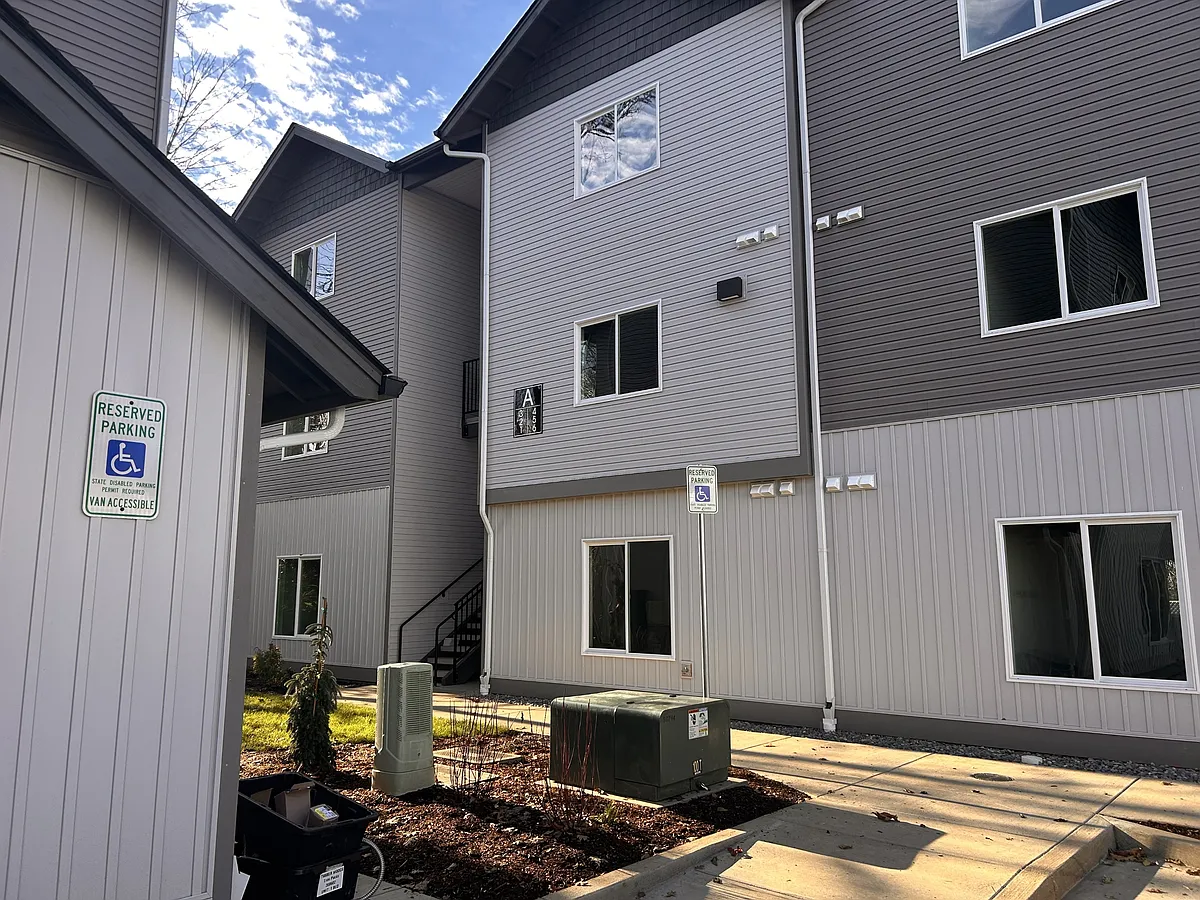 Building Photo - 415 SW 20th Ave #22