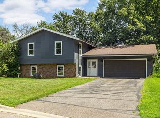 20390 Hughes Ave W, Lakeville, MN 55044