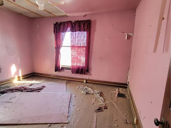 5th image of 735 Moorehead Ave