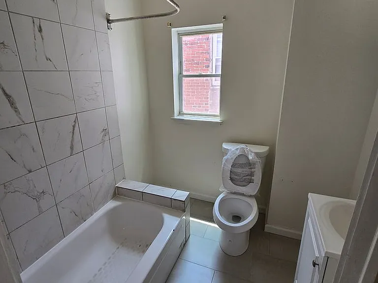 47 N Hobart St — Photo 7