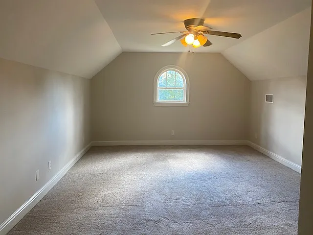 520 Stonegate Trl — Photo 18