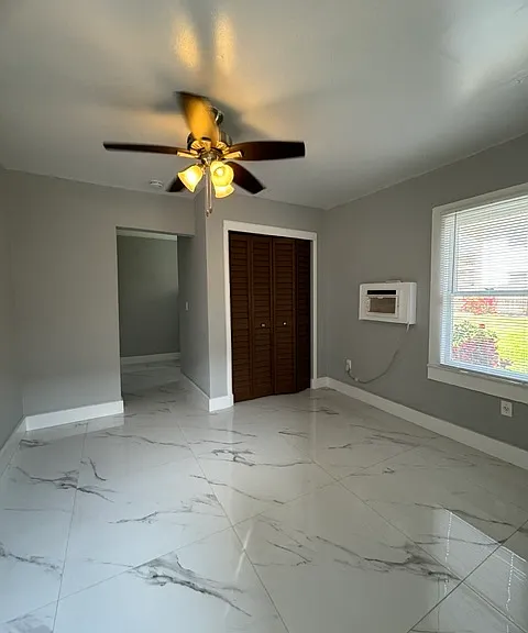 921 N 19th Ave #9 — Photo 4