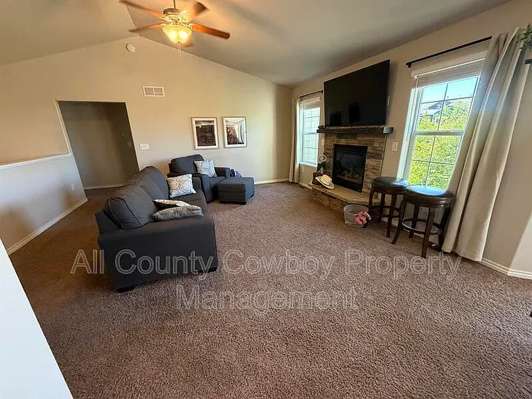 4118 Cliff St — Photo 4