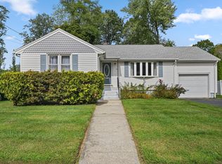 40 Delaware Dr, Stratford, CT 06614