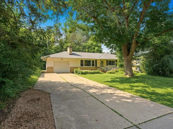 2088 Rosewood Ln S, Roseville, MN 55113