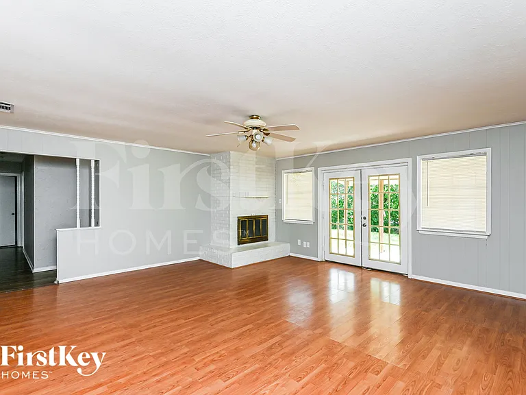 2908 Portales Dr — Photo 2