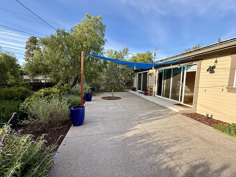 1665 Laurel Ave — Photo 21