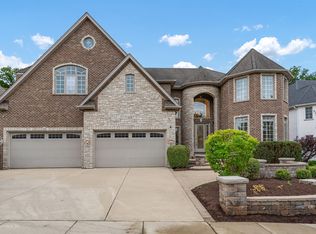 48 Baker Ln, Naperville, IL 60565
