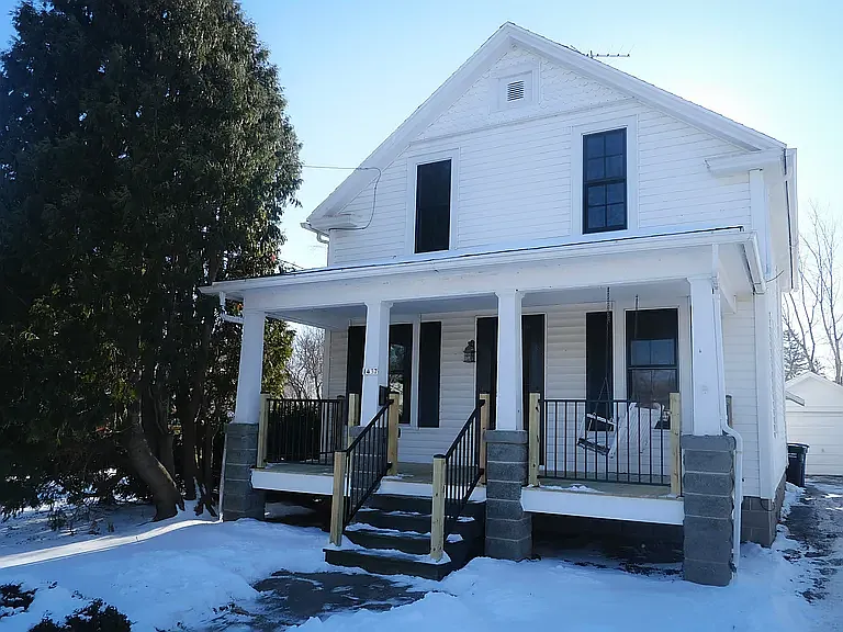 1437 W Bent Ave — Photo 1