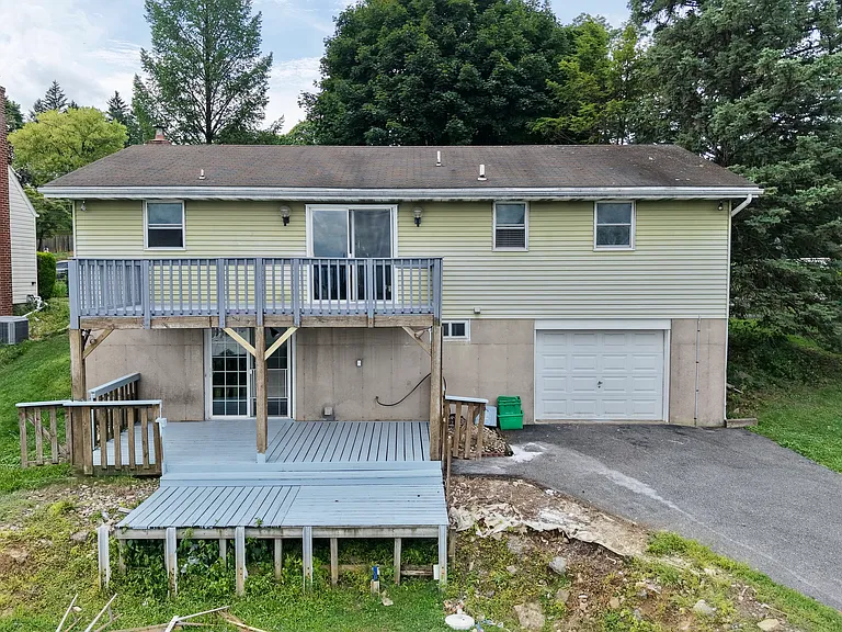 1015 E Hamilton St — Photo 56