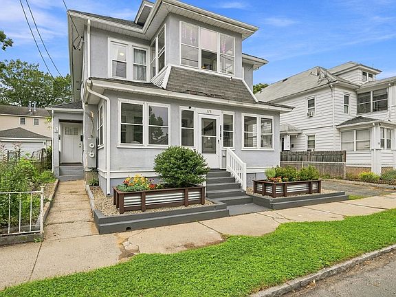 2nd image of 118-120 Commonwealth Ave