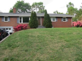 4525 Cresthill Dr, Roanoke, VA 24018