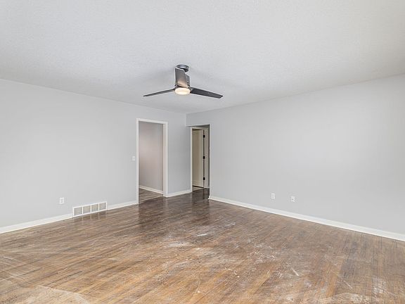 2nd image of 2153 Green Ave Unit 1
