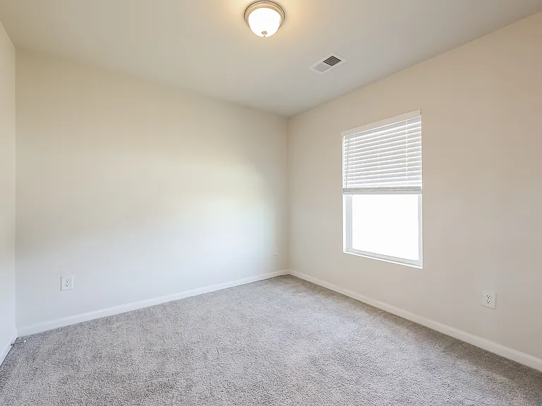130 Combine Ln — Photo 11