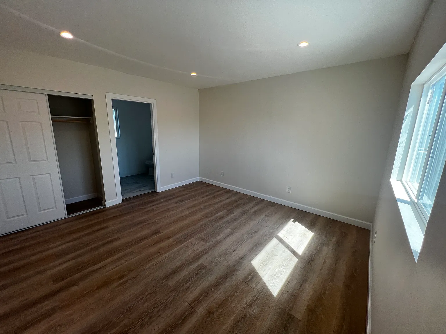 3 bed, 1100 sqft, $3,500 — Photo 3