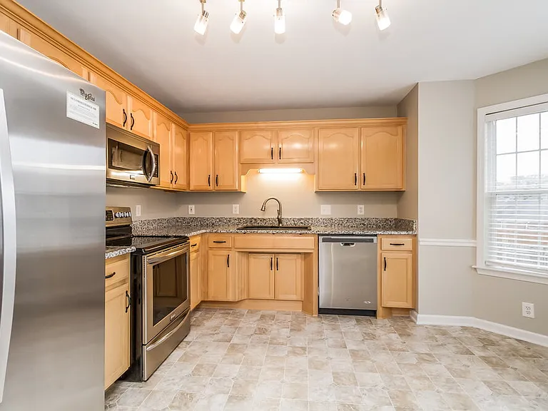 2910 Iona Dr — Photo 7
