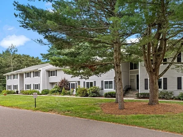 18 Beals Cove Rd APT J, Hingham, MA 02043