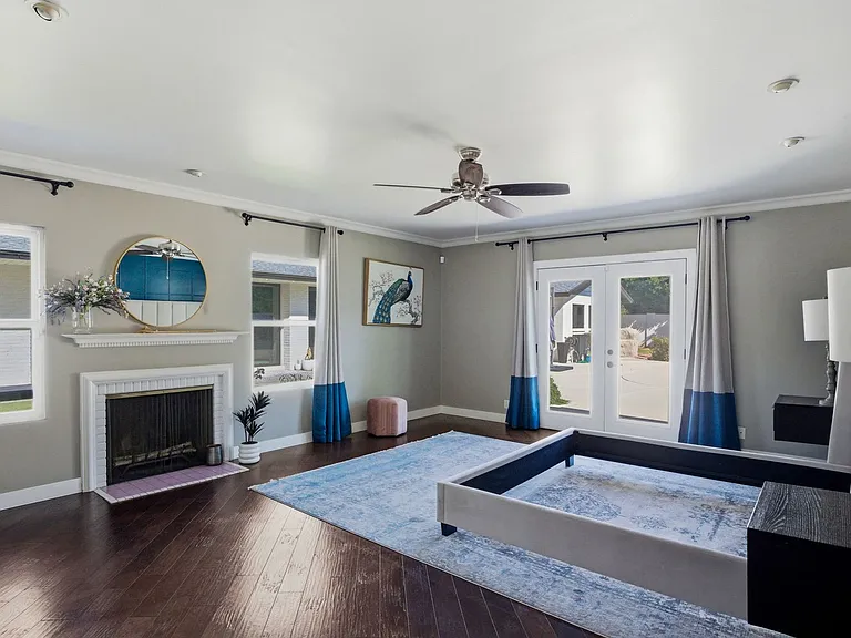2939 N Manor Dr W — Photo 42