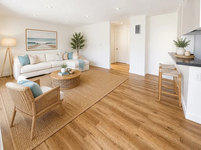 2030 Holly Dr #7 — Photo 1