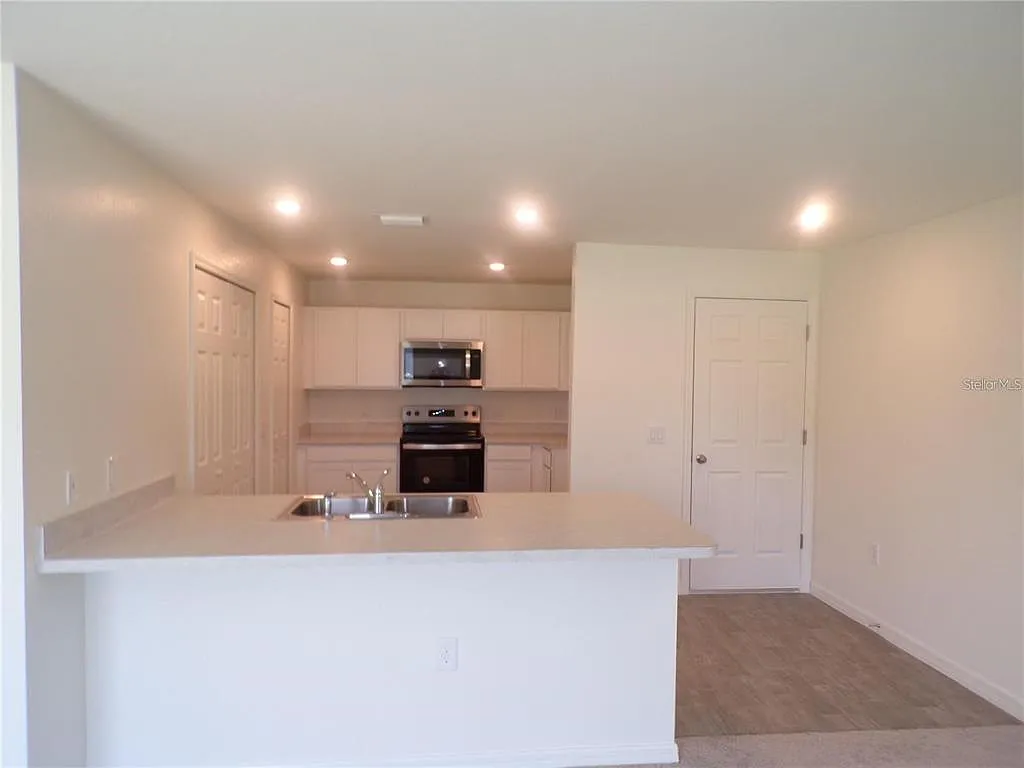 3 bed, 2.0 bath, 1284 sqft, $2,200 — Photo 3