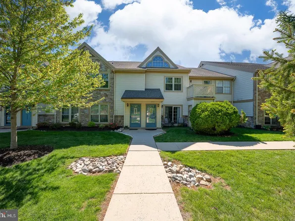 2404 Foxmeadow Cir, Royersford, PA 19468