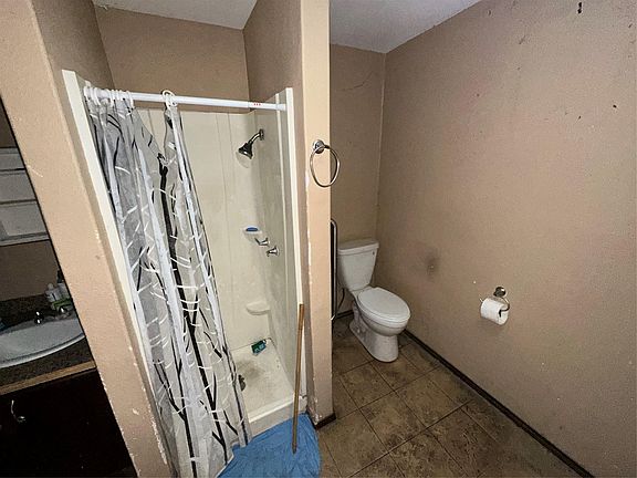 5th image of 136 E High Ave