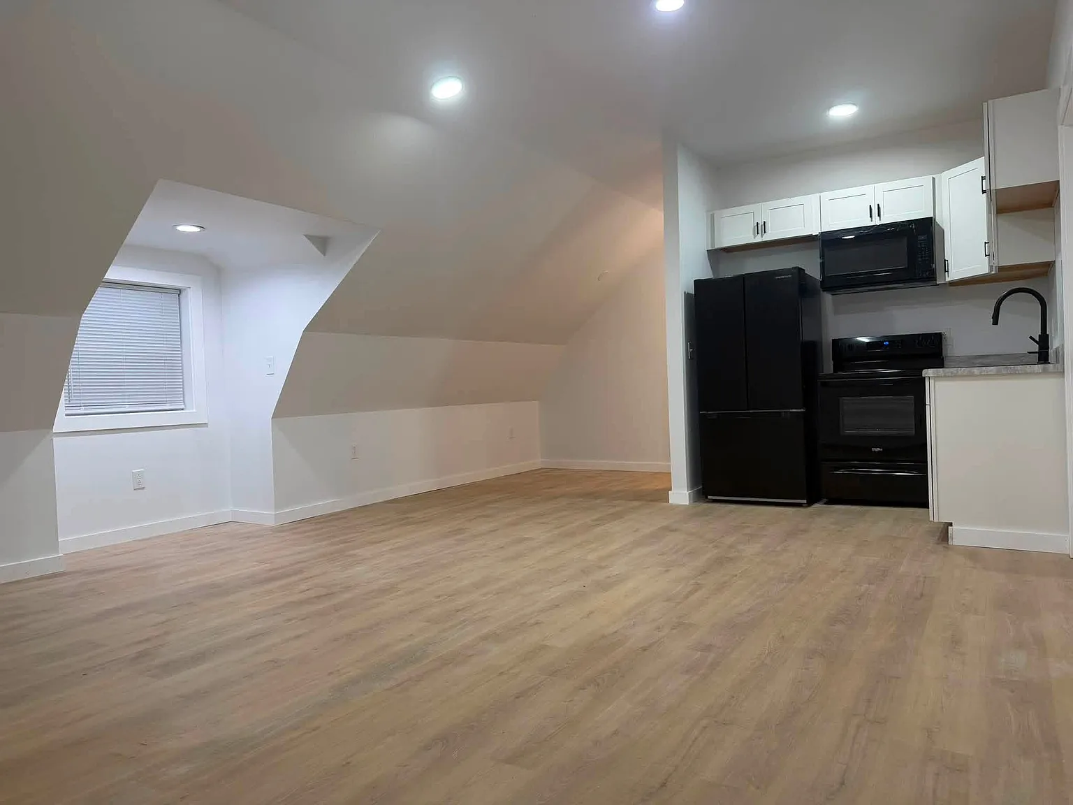 2 bed, 900 sqft, $1,000 — Photo 2