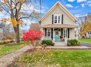 307 E 2nd St, Dundee, IL 60118