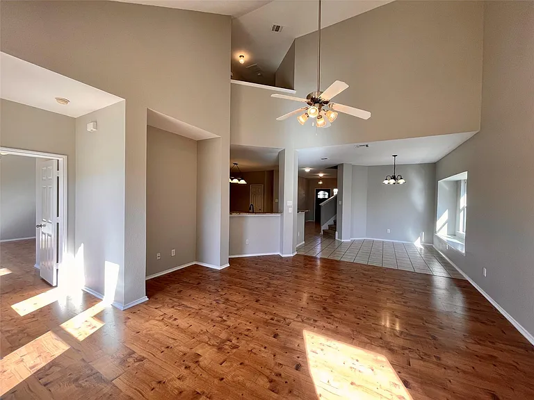 9787 Old Field Dr — Photo 5