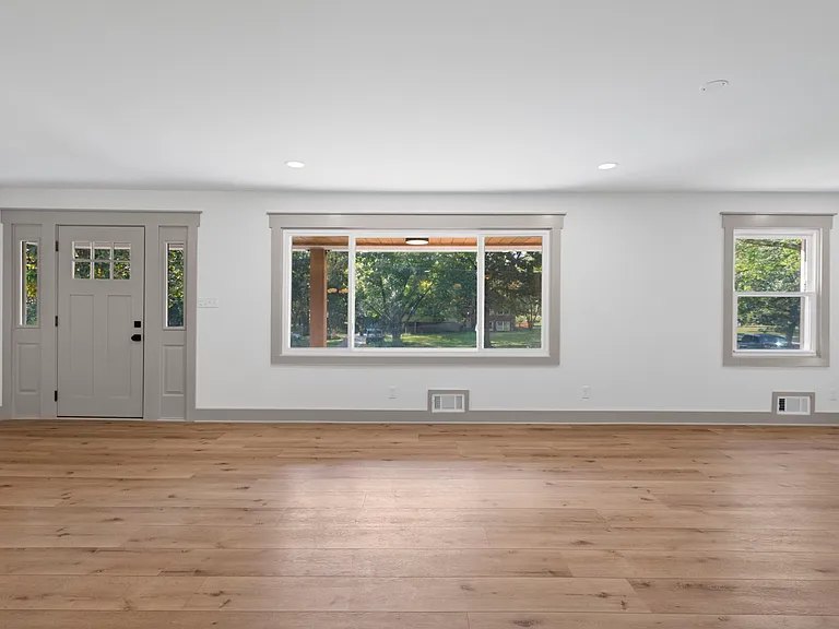 460 Hilltop Trl — Photo 6