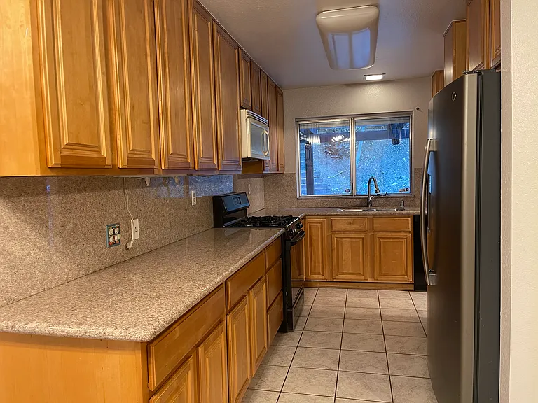 1868 W Phillips Dr — Photo 4