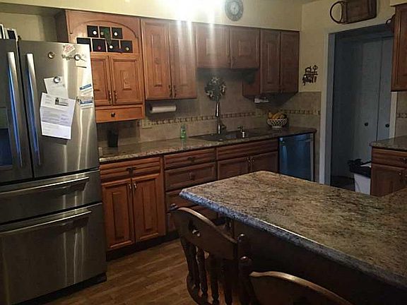 2nd image of 430 E Lyndhurst St